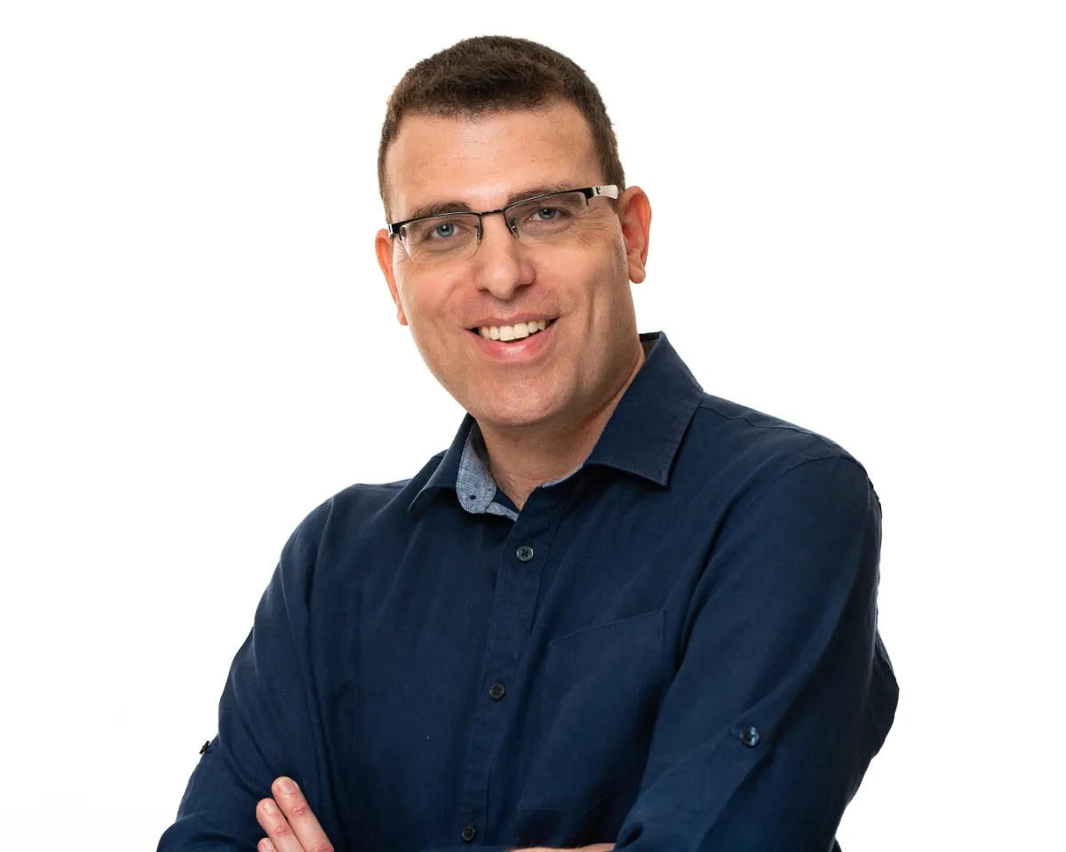 Ran Isenberg speaking at a conference